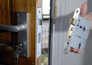 Aqua Locksmith Store Long Beach, CA 562-274-0799 - 6-Locks-Replace
